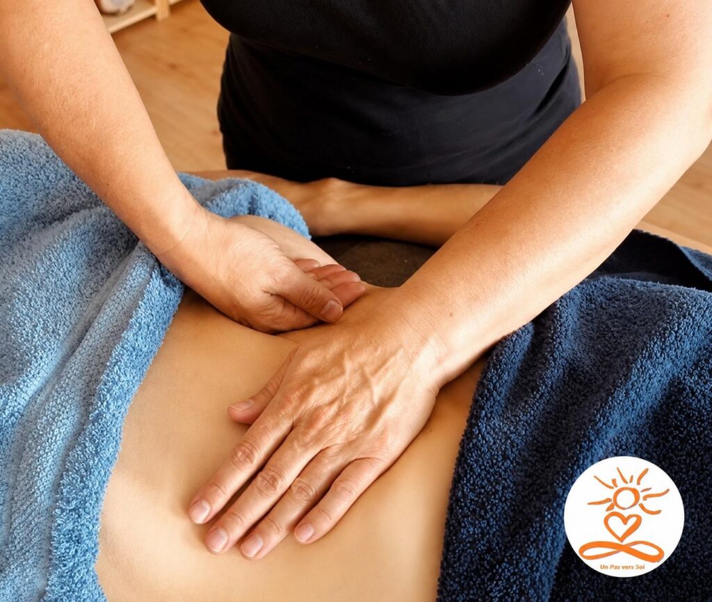 Mains de Chantal Charniaux en séance de massage